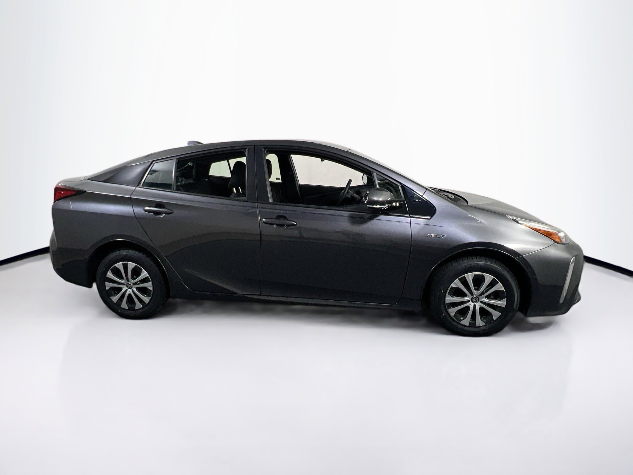 Used 2020 Toyota Prius LE image 4