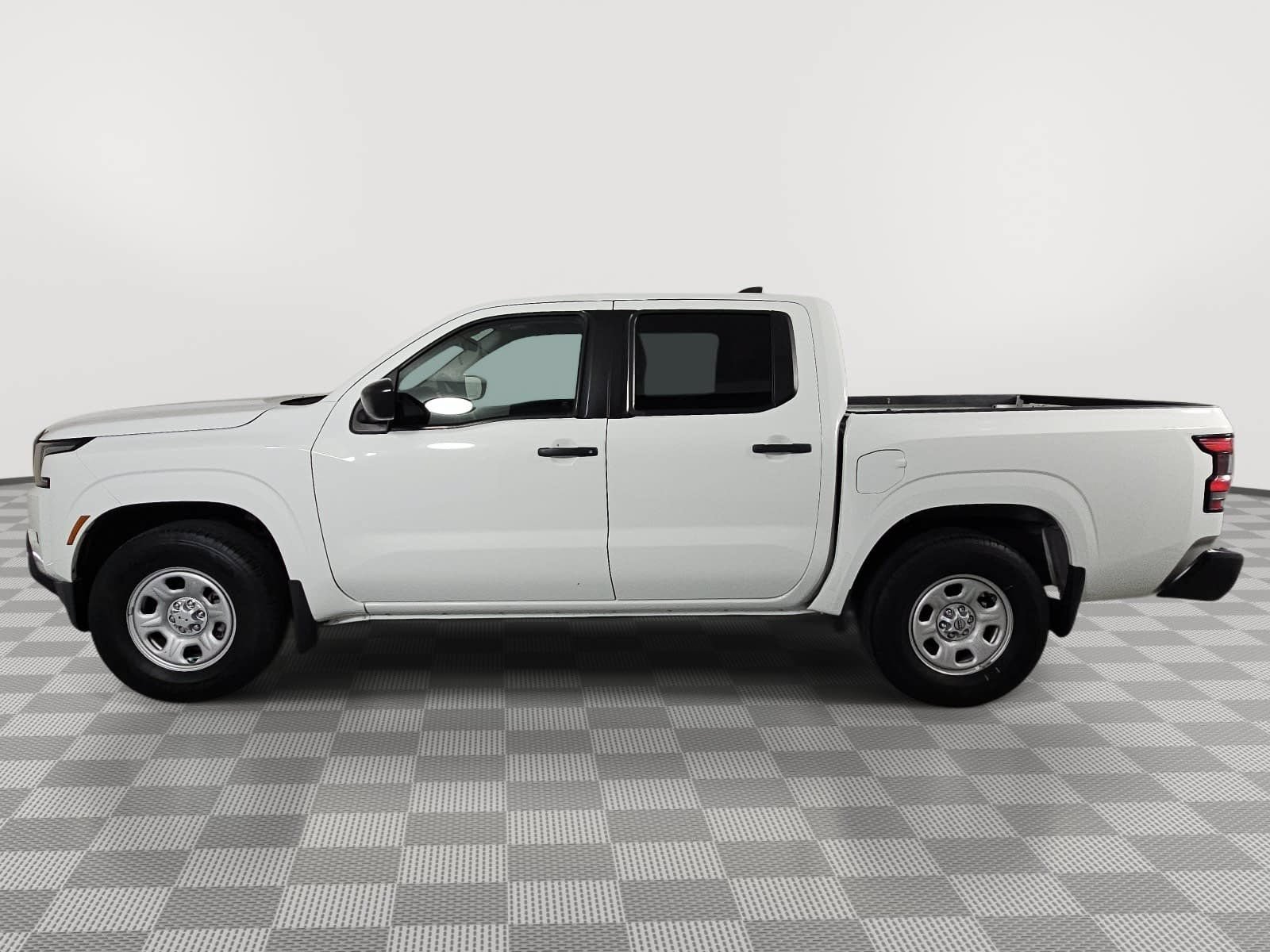 Used 2022 Nissan Frontier S RWD image 5