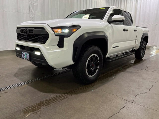 Used 2024 Toyota Tacoma TRD Off-Road w/ TRD Off Road Premium Package AWD/4WD image 27