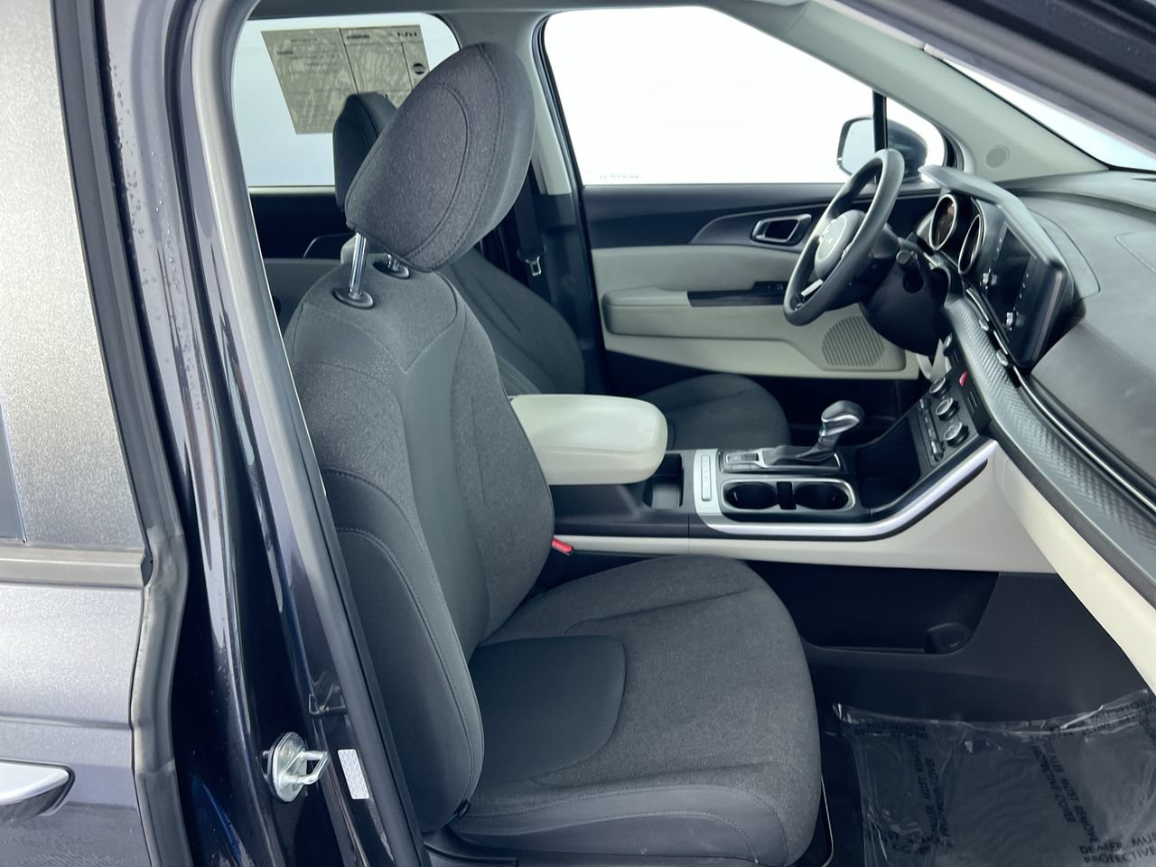 Certified 2024 Kia Carnival LX FWD image 27