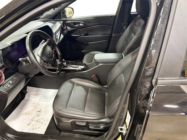 Used 2025 Chevrolet Trax RS w/ Sunroof Package image 9
