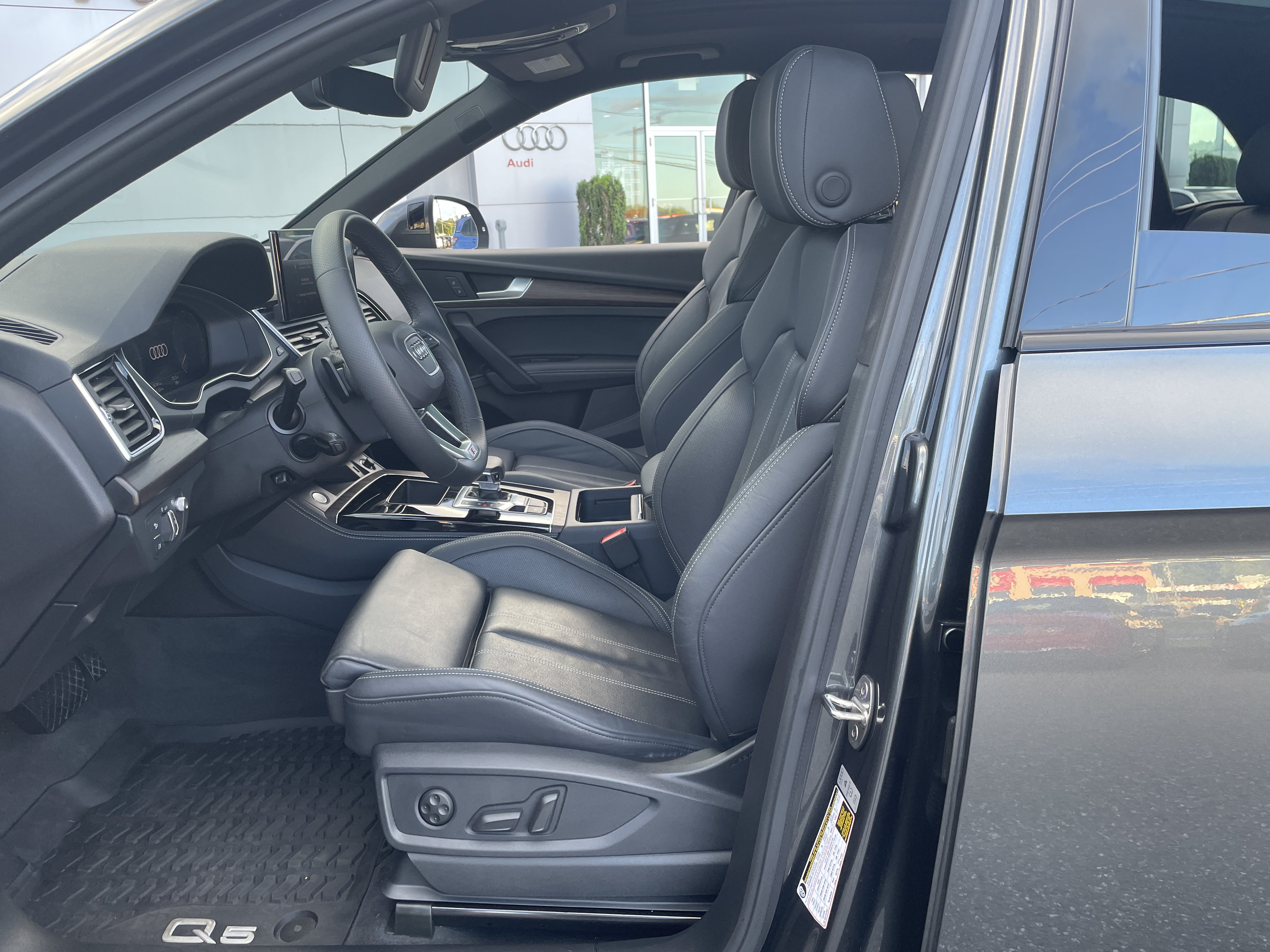 Certified 2024 Audi Q5 e Prestige w/ Prestige Package AWD/4WD image 7