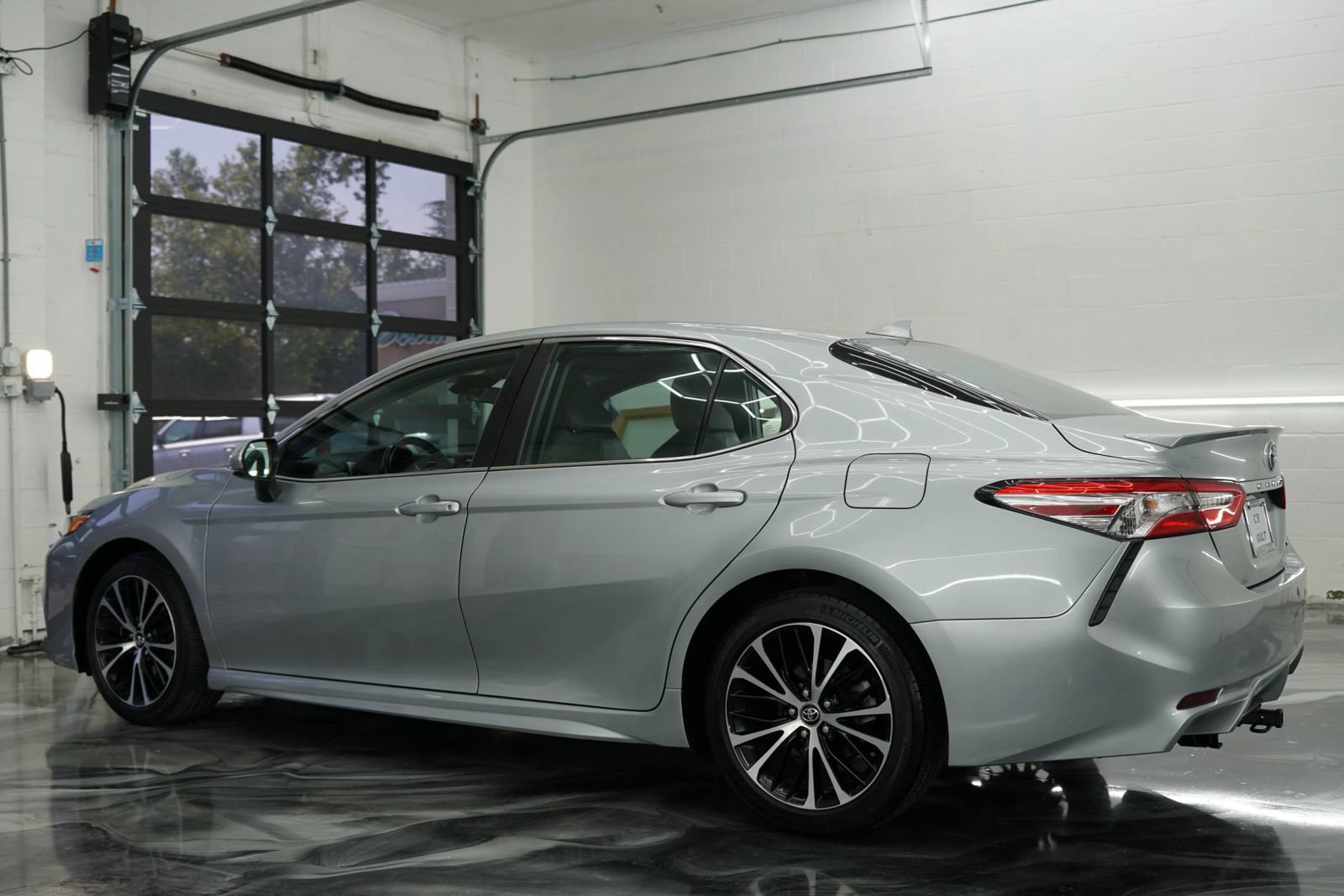 Used 2020 Toyota Camry SE FWD image 13