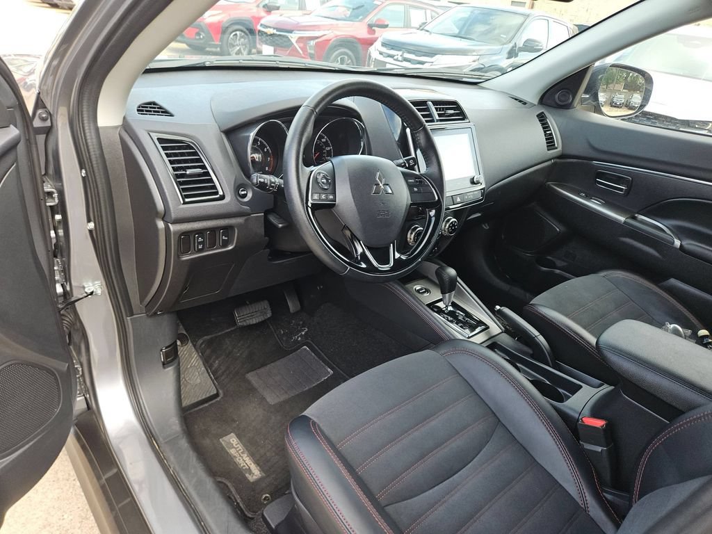 Used 2025 Mitsubishi Outlander Sport SE AWD/4WD image 13