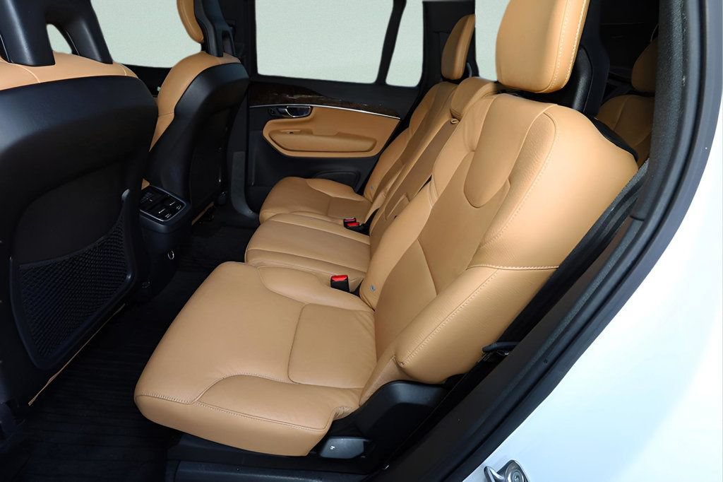 Used 2018 Volvo XC90 T6 Momentum w/ Convenience Package AWD/4WD image 14