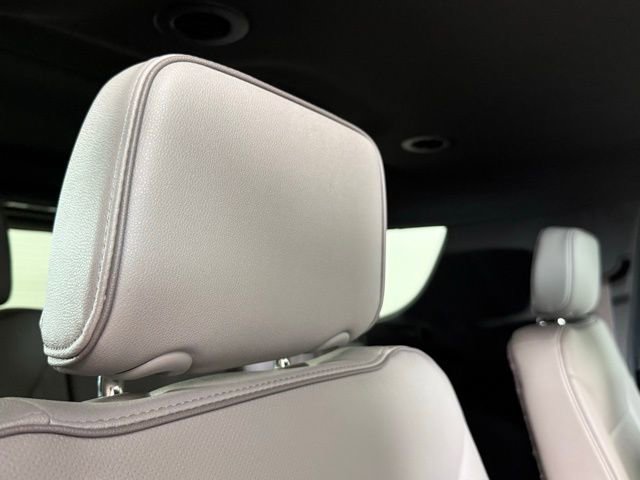 Used 2023 GMC Yukon XL SLT image 31