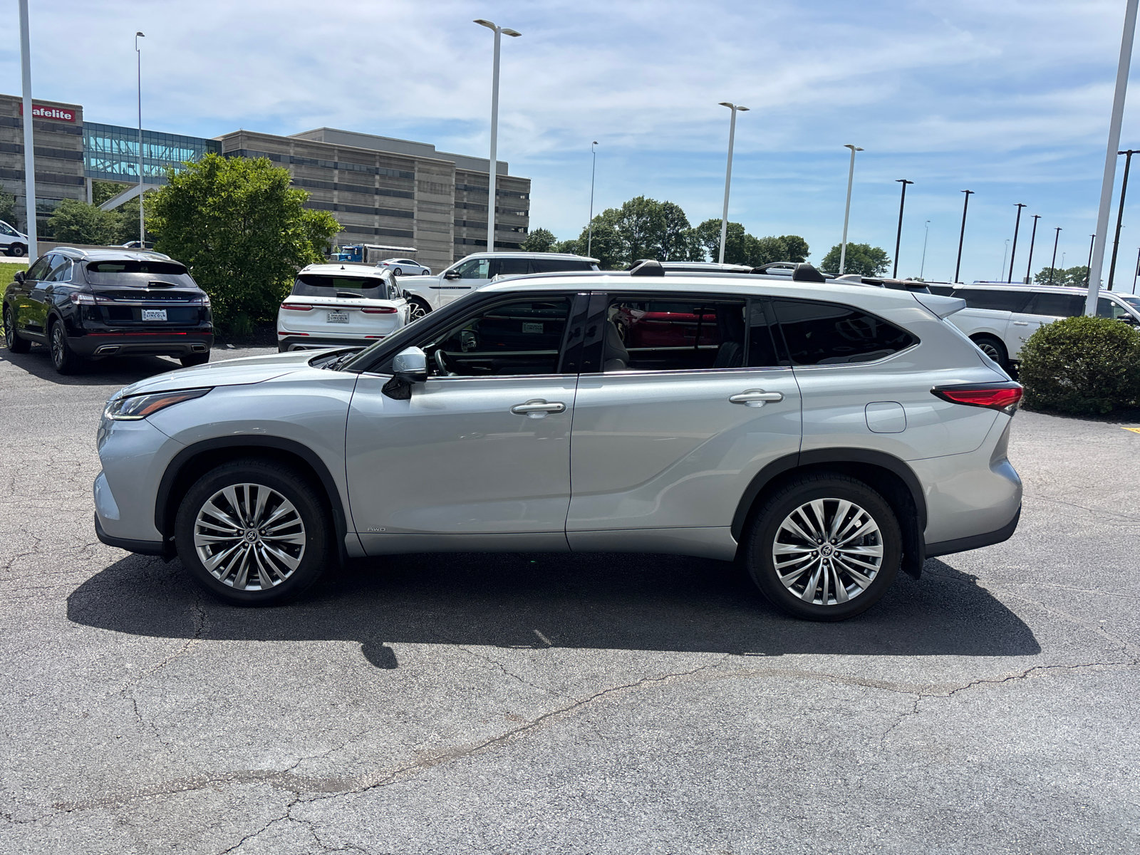 Used 2023 Toyota Highlander Platinum AWD/4WD image 4