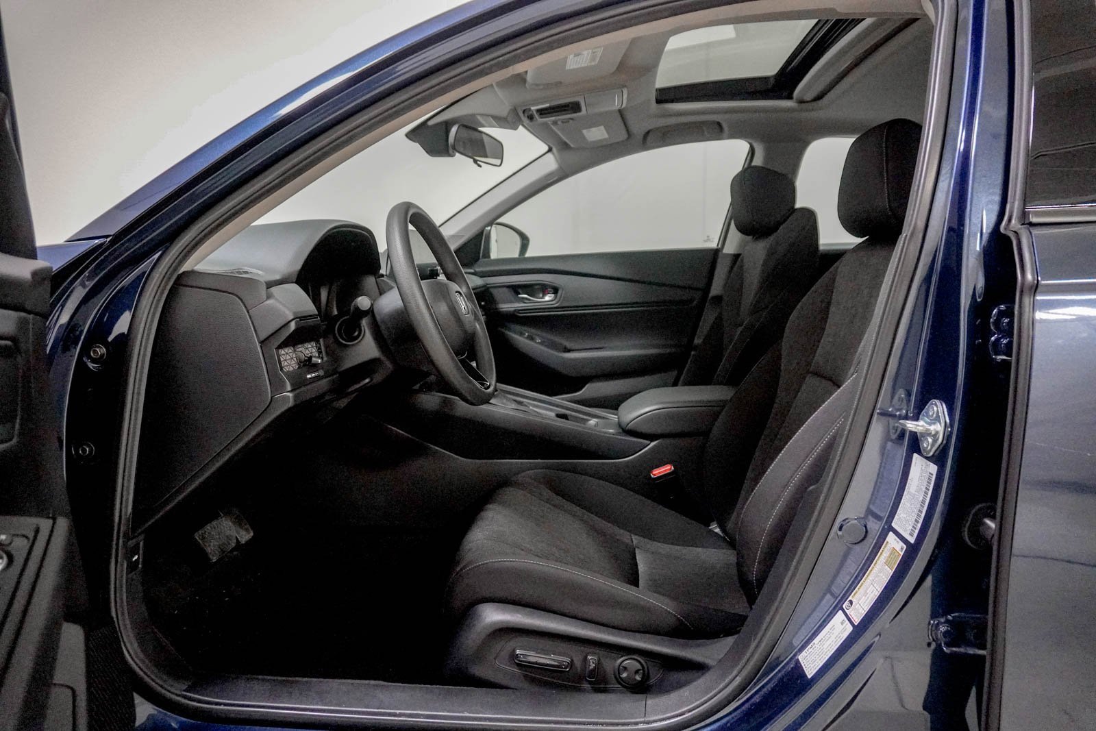 Certified 2025 Honda Accord SE image 19