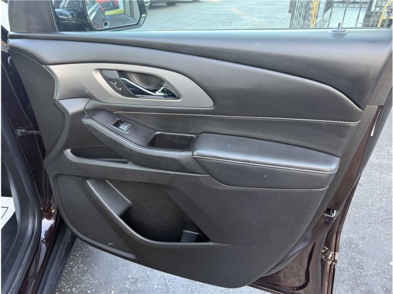 Used 2020 Chevrolet Traverse LT FWD image 32