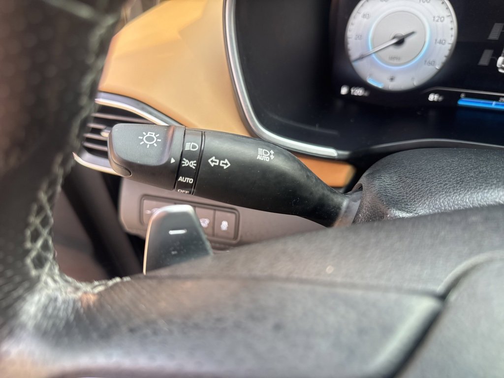 Used 2022 Hyundai Santa Fe Calligraphy image 25