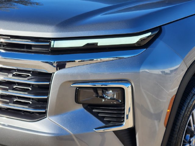 Used 2025 Chevrolet Traverse LT w/ Driver Confidence Package FWD image 16