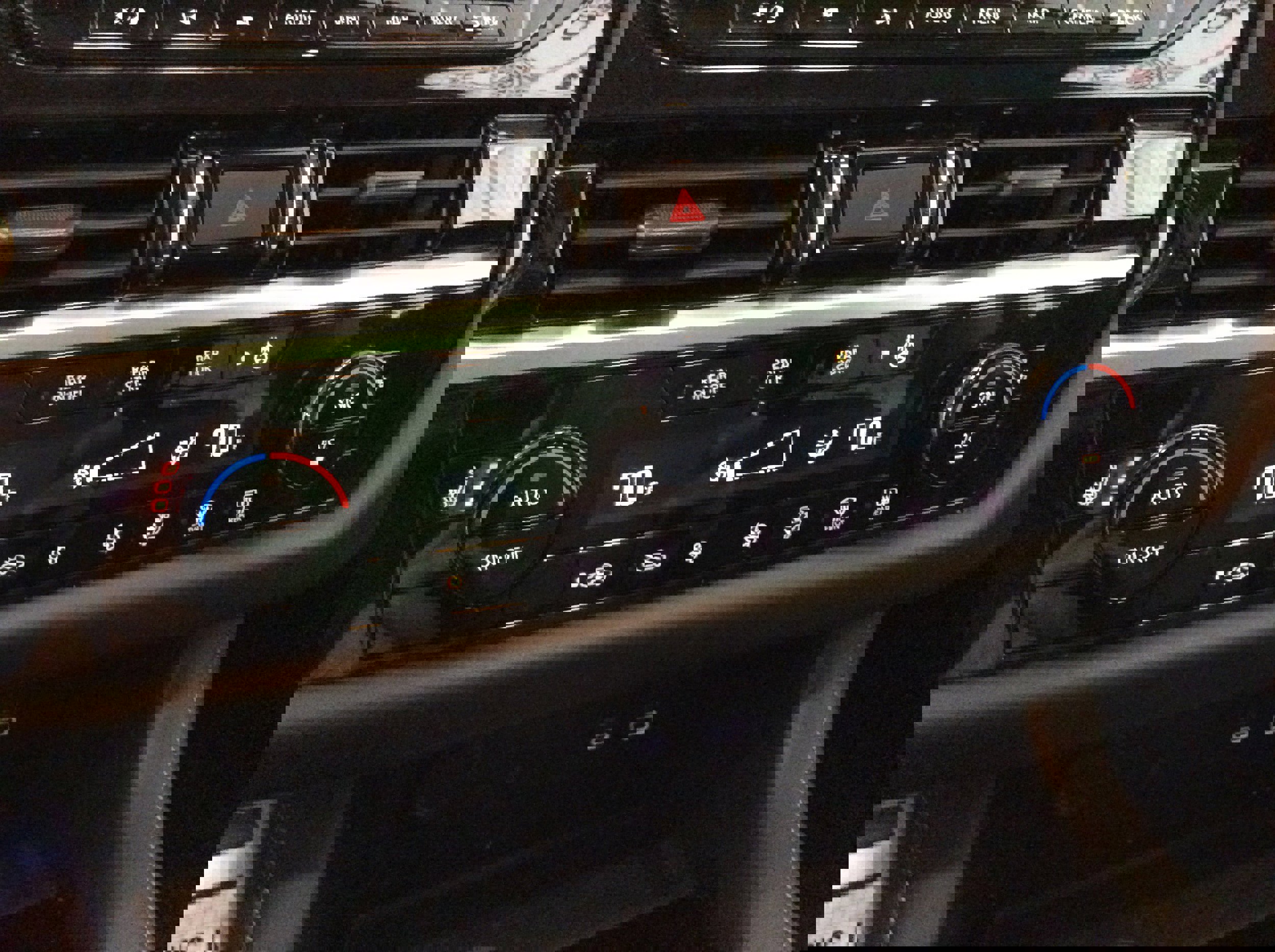 Used 2024 Nissan Pathfinder SL w/ Black Appearance Package image 29