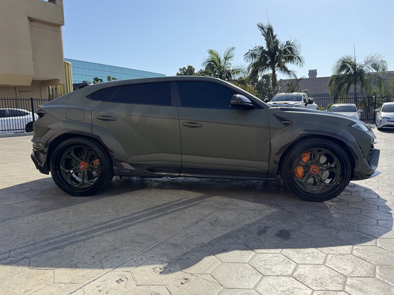 Used 2025 Lamborghini Urus SE AWD/4WD image 6