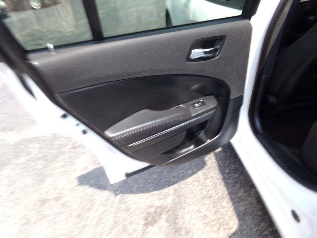 Used 2014 Dodge Charger SE RWD image 18