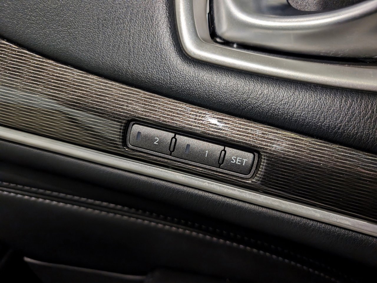 Used 2016 INFINITI QX60 Luxe w/ Premium Plus Package image 42