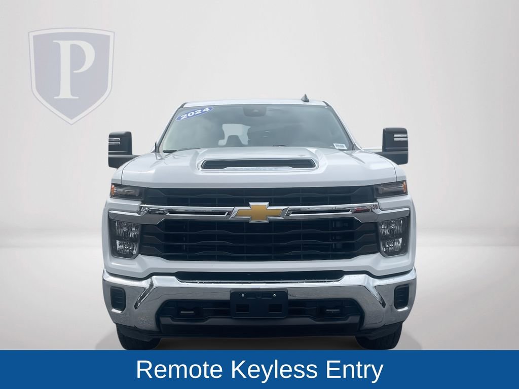 Used 2024 Chevrolet Silverado 2500 LT image 3