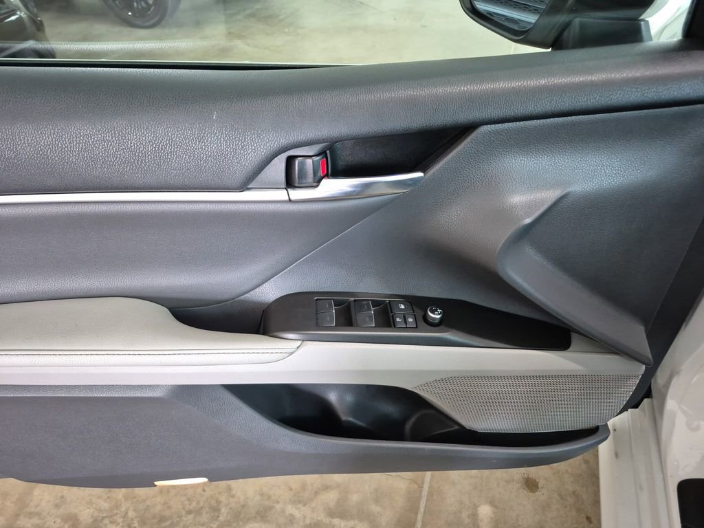 Used 2022 Toyota Camry XLE FWD image 18
