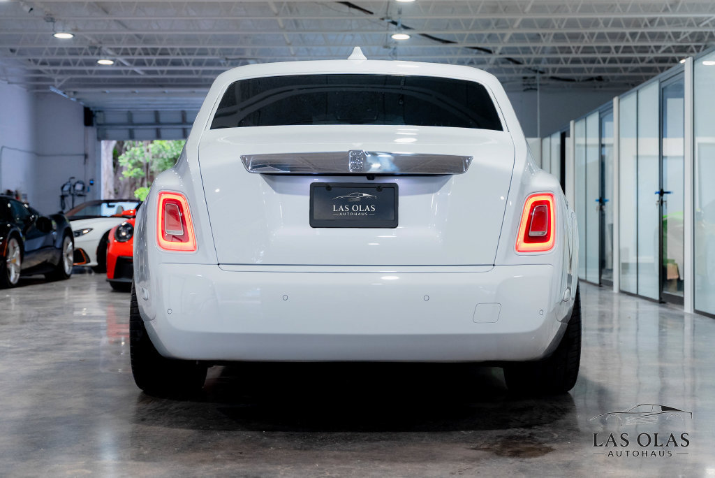 Used 2024 Rolls-Royce Phantom Sedan RWD image 62