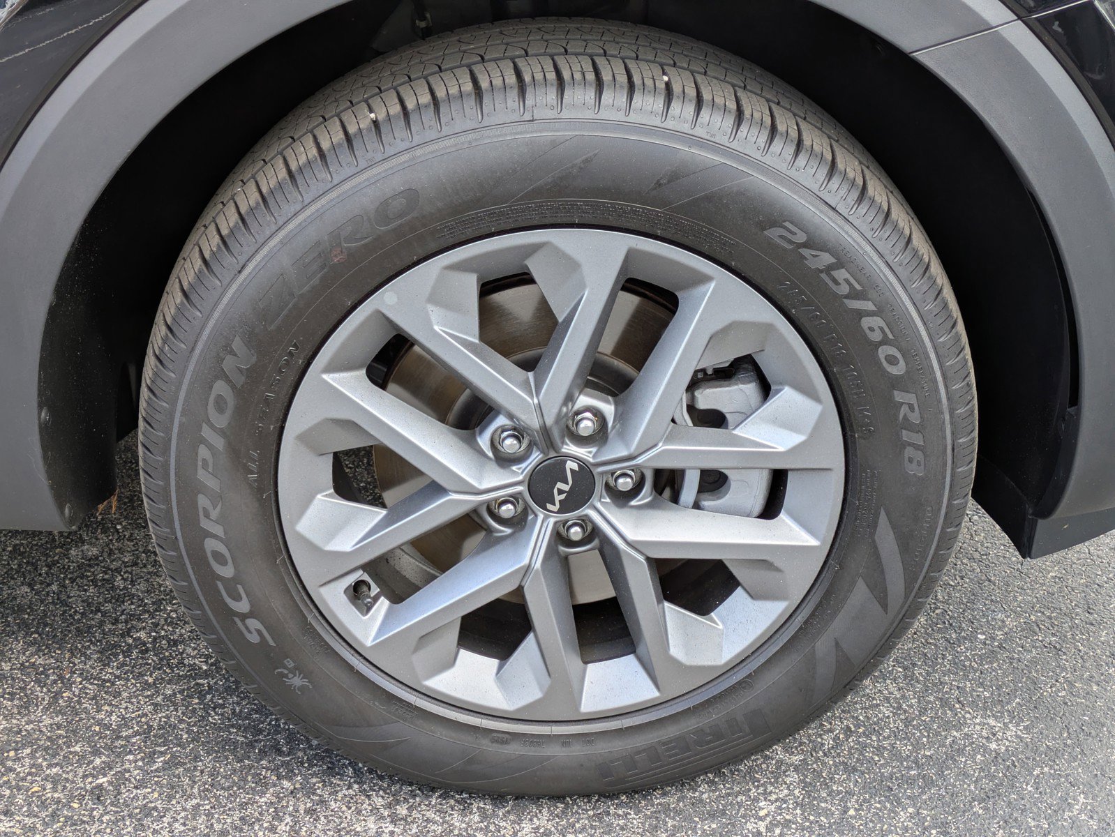 Certified 2025 Kia Telluride LX image 9