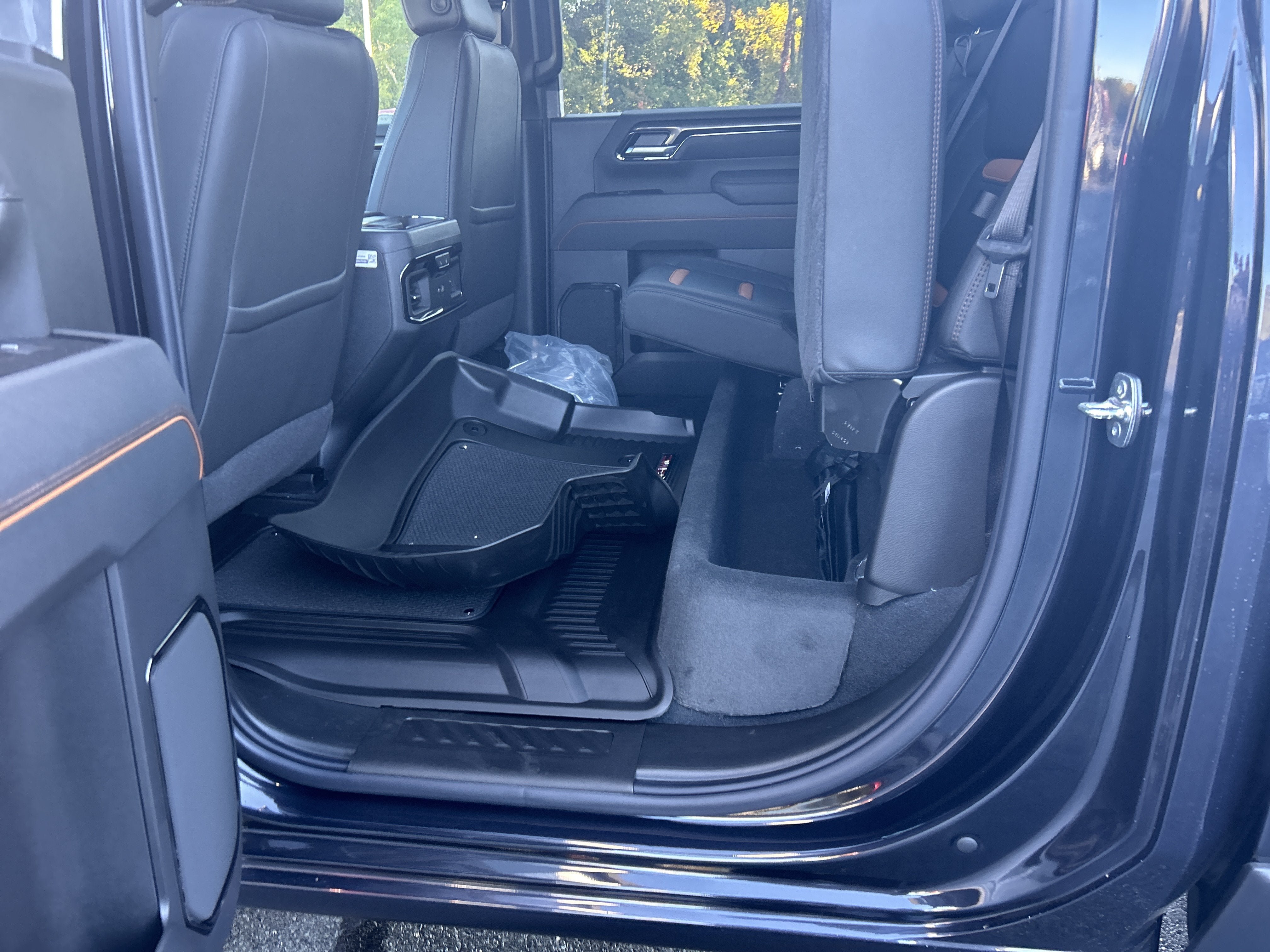 New 2026 GMC Sierra 2500 AT4 w/ AT4 Premium Plus Package AWD/4WD image 32