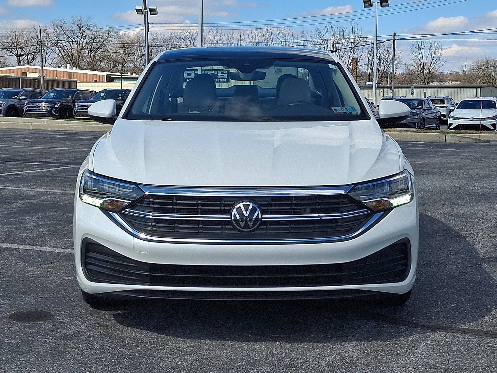 Used 2024 Volkswagen Jetta SE w/ Panoramic Sunroof Package image 3