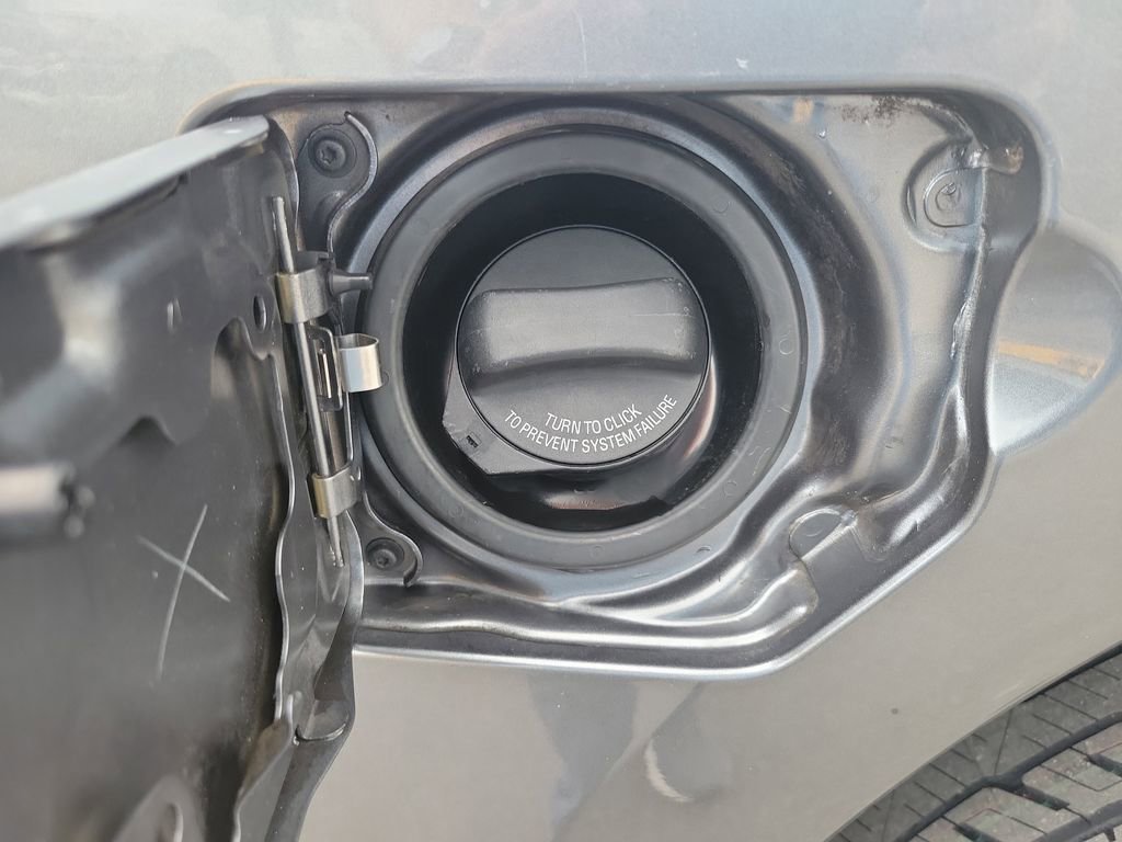 Used 2018 Nissan Titan SV RWD image 37