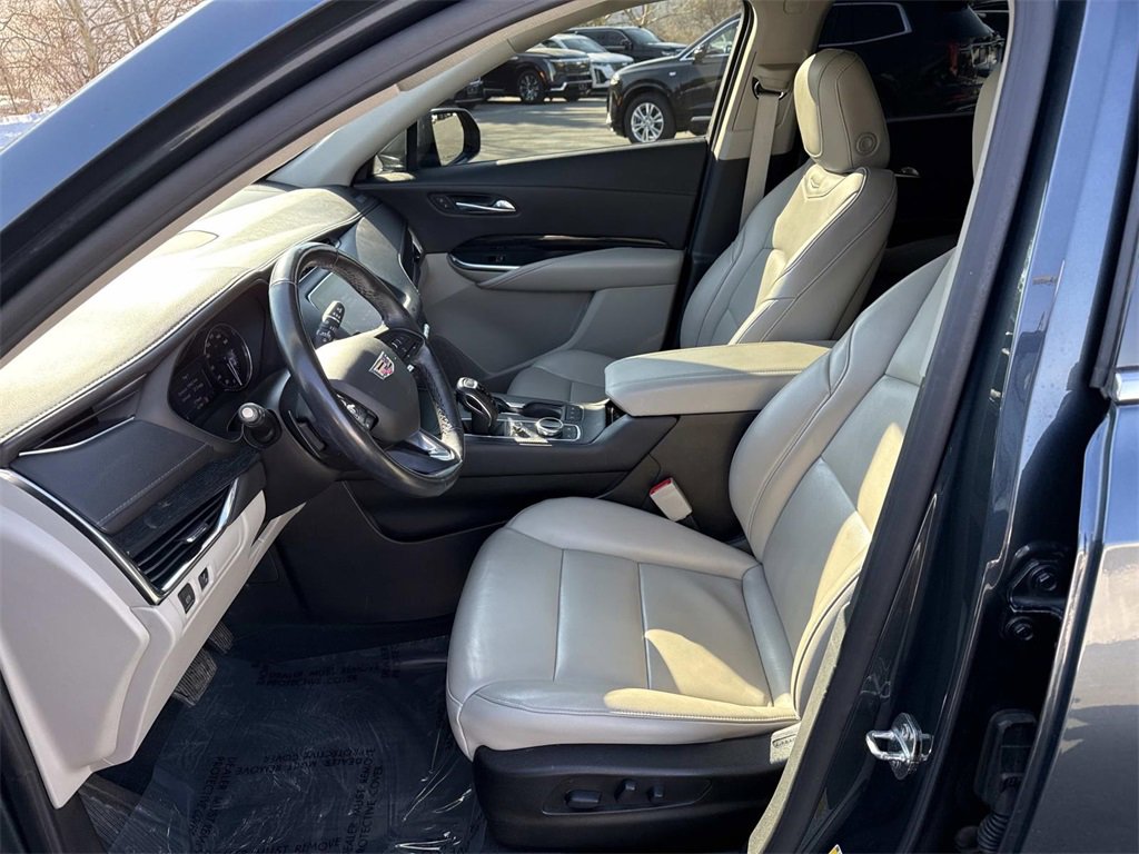 Used 2019 Cadillac XT4 Premium Luxury w/ Cold Weather Package image 16