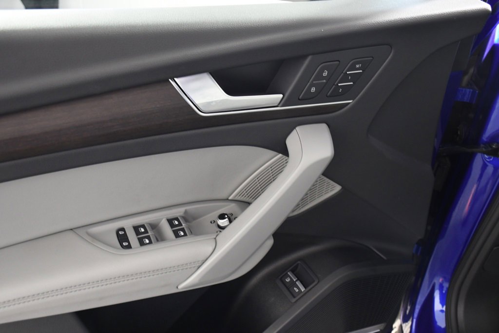Used 2024 Audi Q5 e Prestige w/ Prestige Package image 15