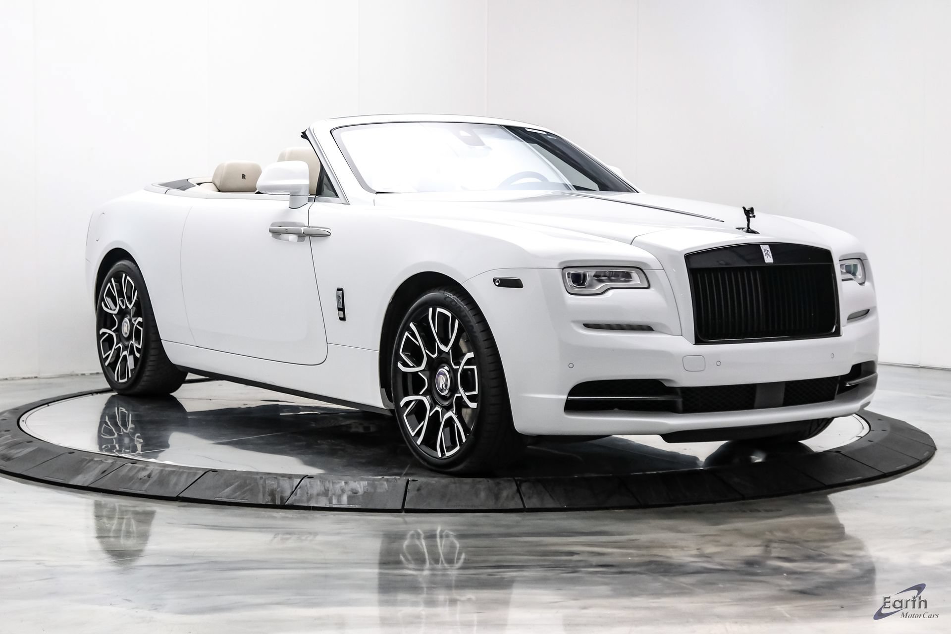 Used 2017 Rolls-Royce Dawn RWD image 29