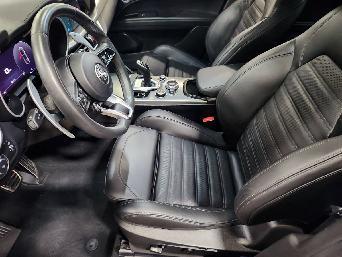 Used 2024 Alfa Romeo Stelvio Veloce AWD/4WD image 15