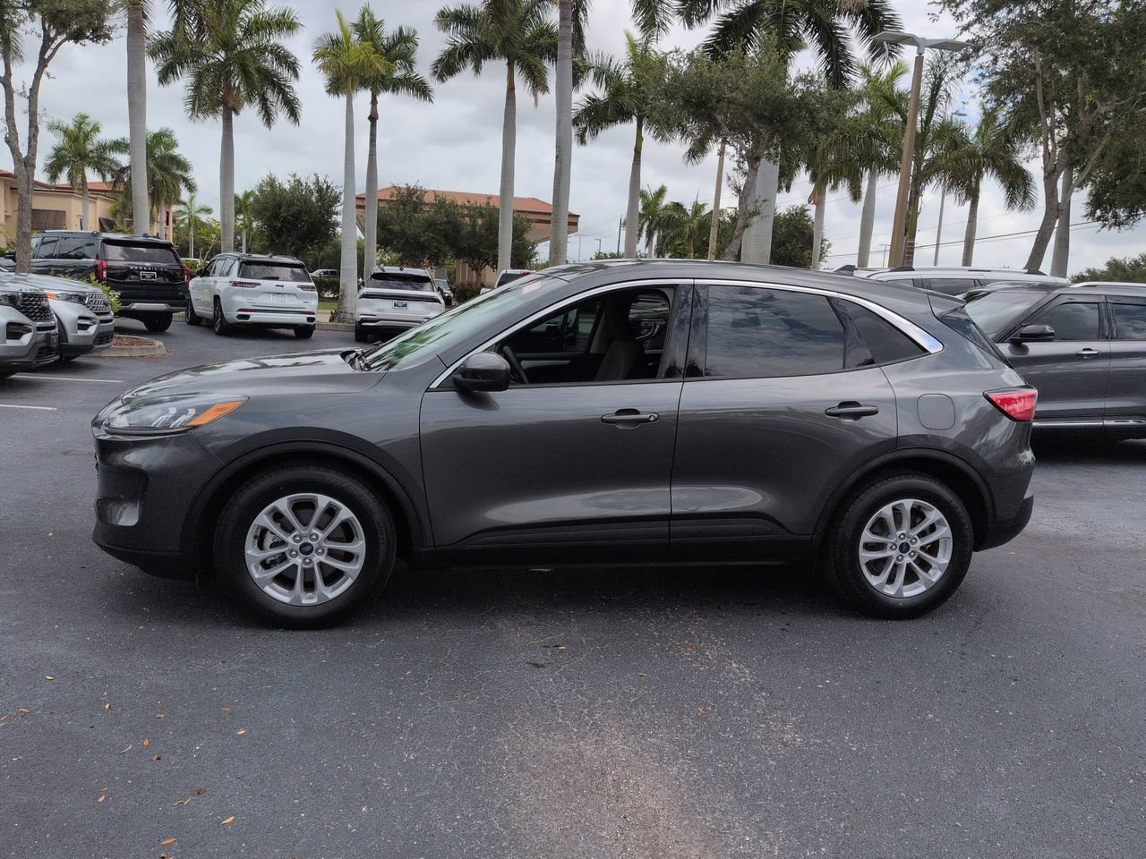 Used 2020 Ford Escape SE FWD image 7
