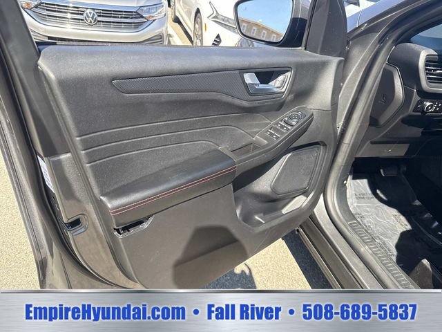 Used 2025 Ford Escape ST-Line Select AWD/4WD image 17