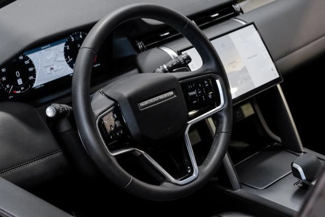 Used 2025 Land Rover Discovery Sport Dynamic SE AWD/4WD image 19