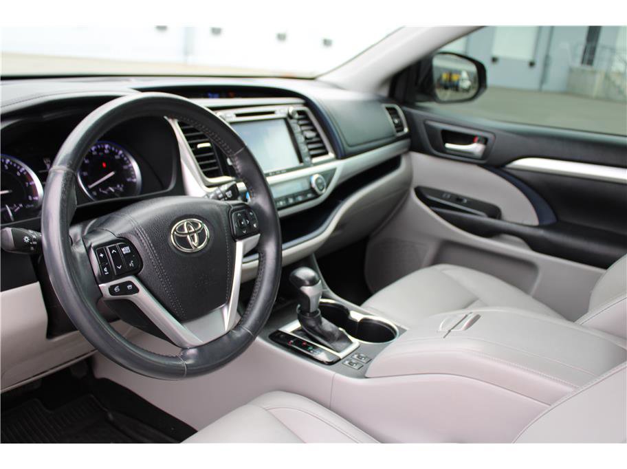 Used 2016 Toyota Highlander XLE image 9