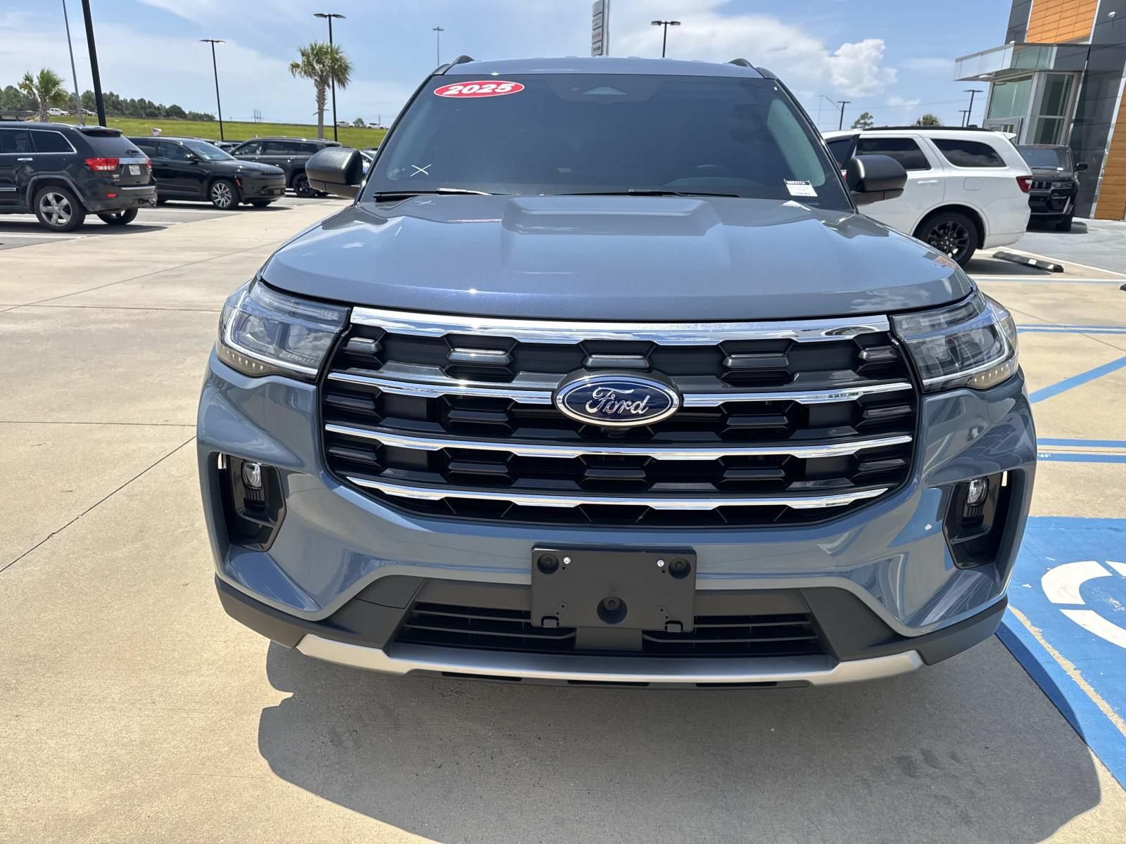 Used 2025 Ford Explorer Active w/ Active Comfort Package RWD video 2