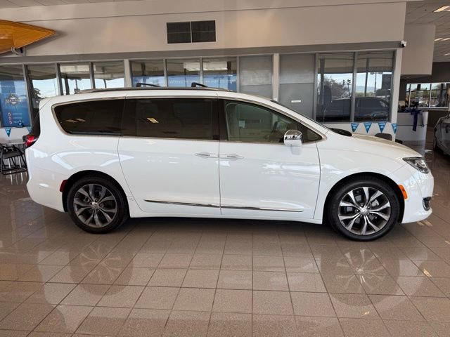 Used 2018 Chrysler Pacifica Limited w/ Tire & Wheel Group image 2