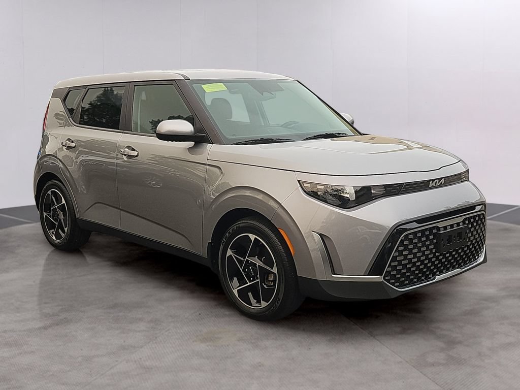 Certified 2023 Kia Soul EX FWD image 3