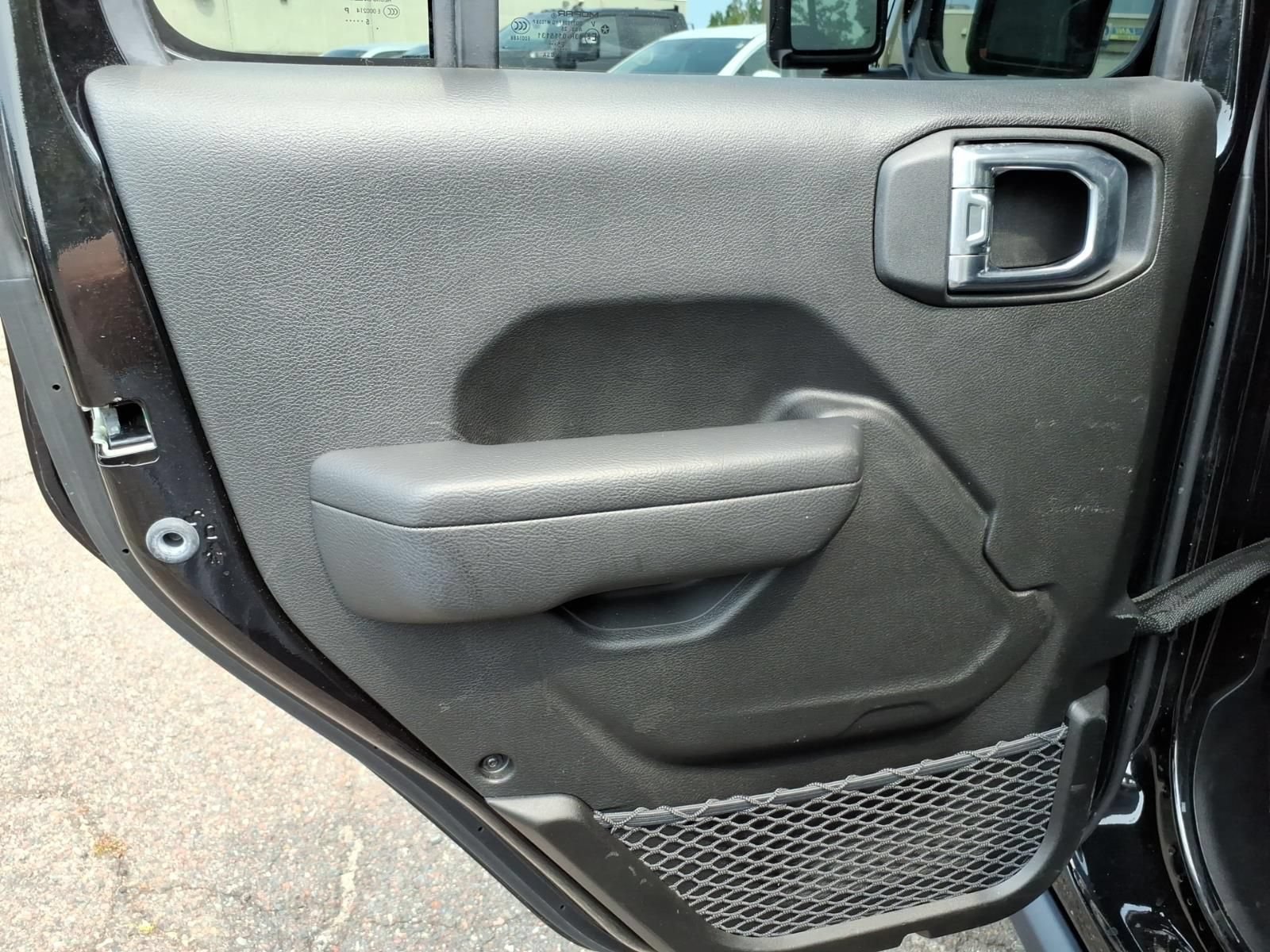 Used 2026 Jeep Gladiator Mojave AWD/4WD image 17