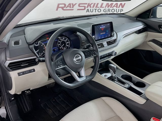 Used 2025 Nissan Altima 2.5 SV FWD image 32