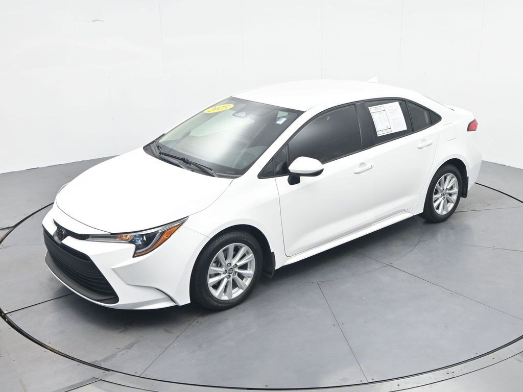 Used 2025 Toyota Corolla LE w/ LE Premium Package FWD image 18