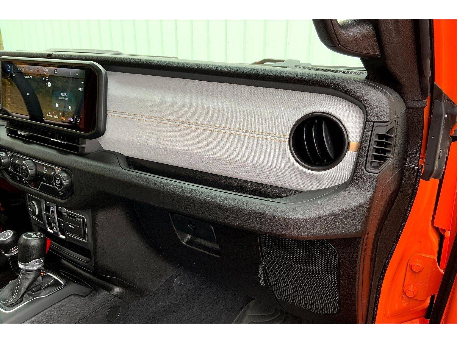 Used 2025 Jeep Wrangler Sport S image 14