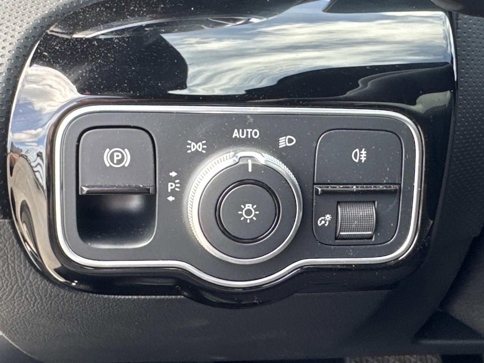 Used 2025 Mercedes-Benz CLA 250 image 21