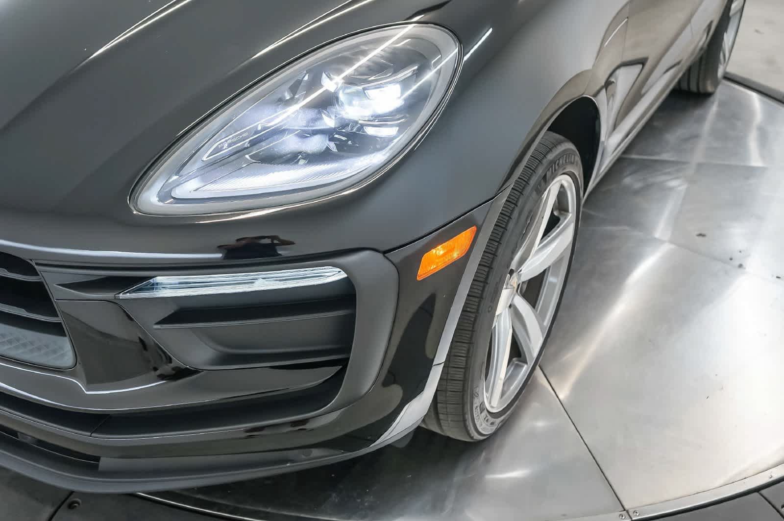 Certified 2025 Porsche Macan AWD/4WD image 16