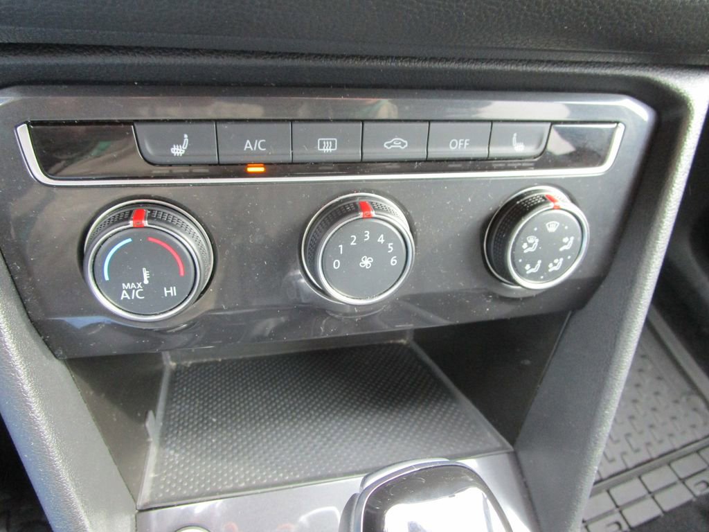 Used 2024 Volkswagen Tiguan S image 28