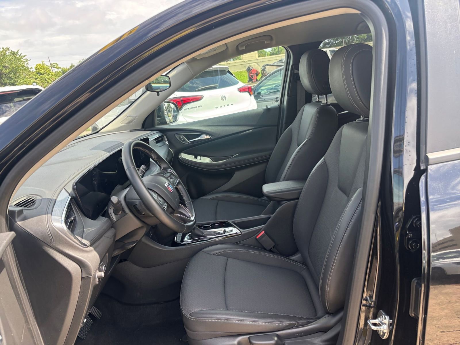Used 2025 Buick Encore GX Preferred FWD image 25