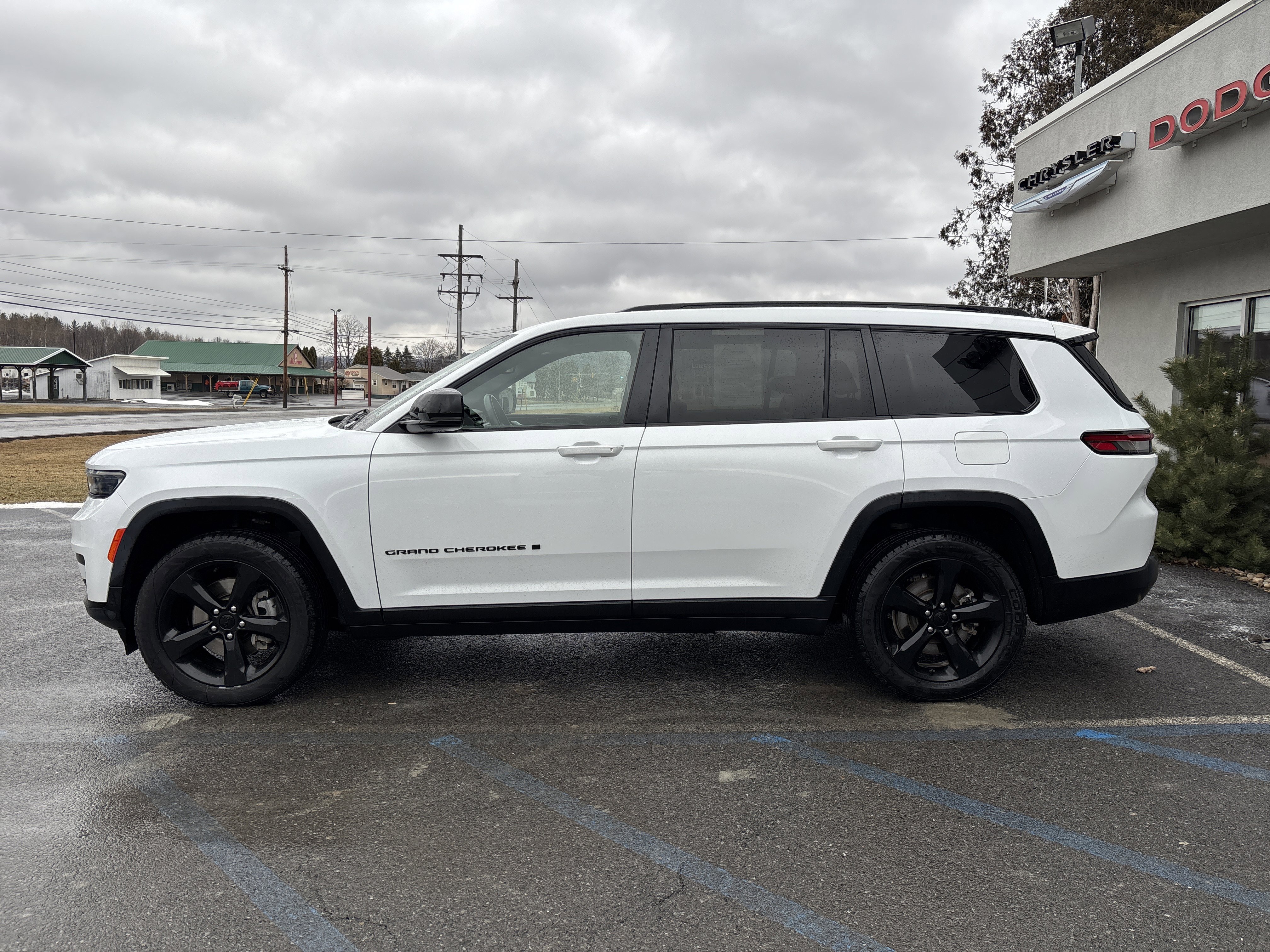 Used 2021 Jeep Grand Cherokee L Laredo image 7