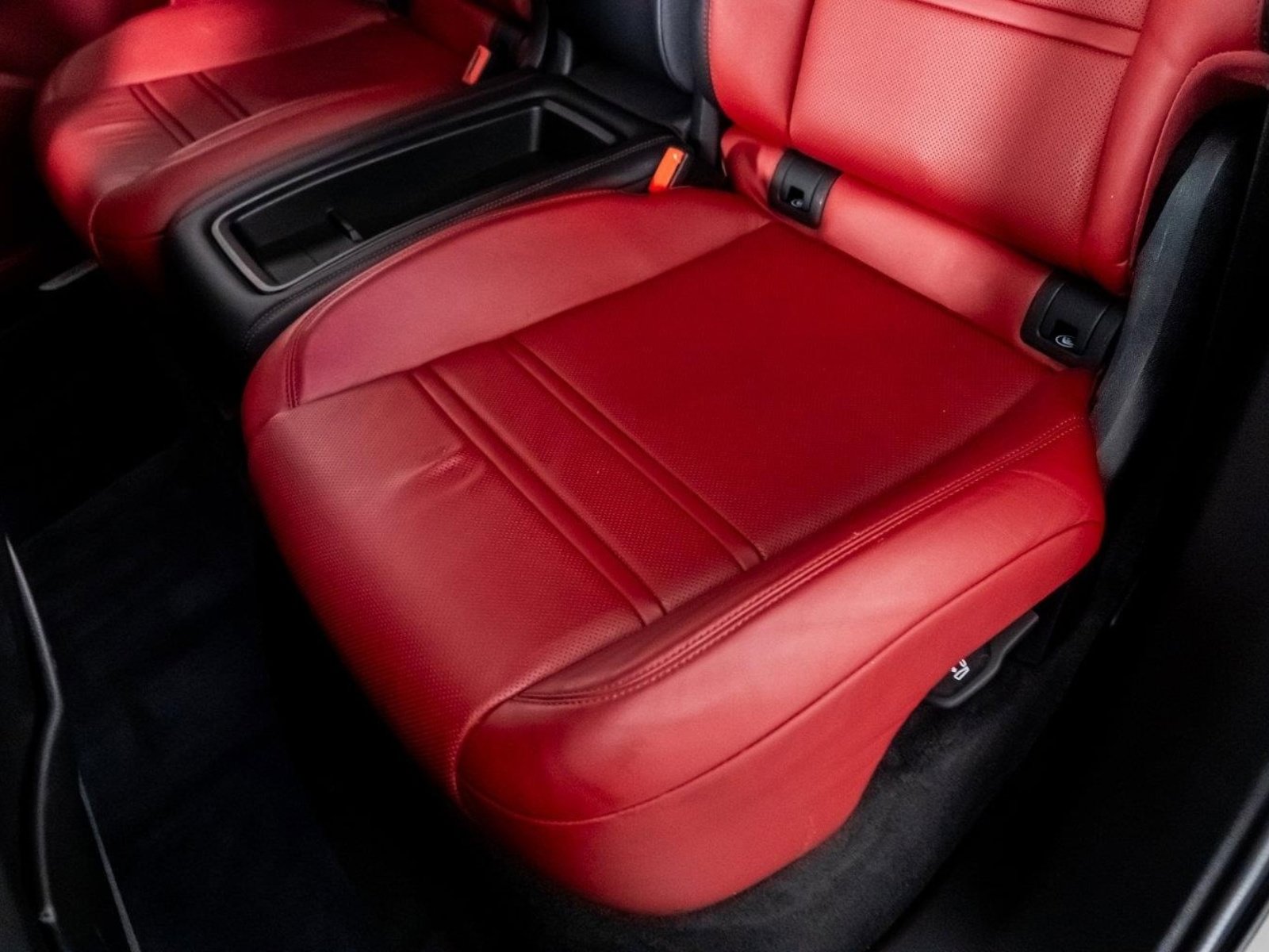 Used 2022 Porsche Cayenne Turbo image 34