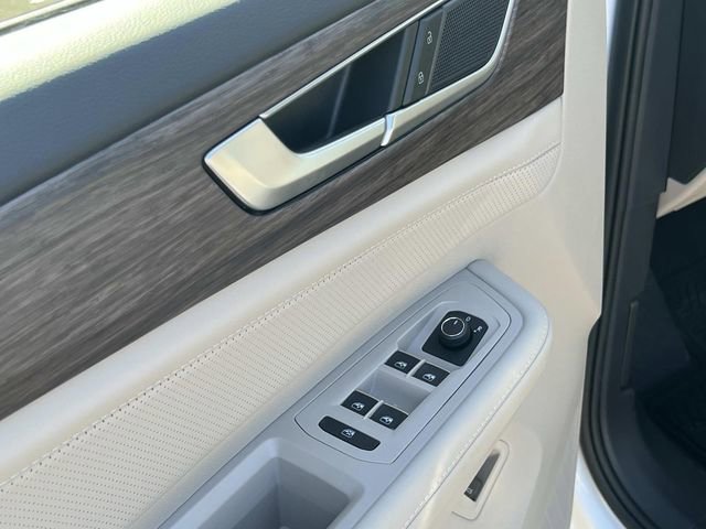 New 2026 Volkswagen Atlas SEL image 10