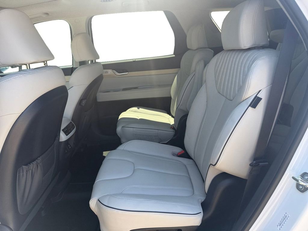 Used 2024 Hyundai Palisade Limited FWD image 13