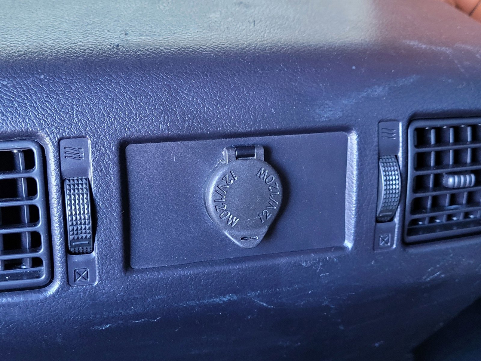 Used 2021 Toyota Tundra Platinum image 10